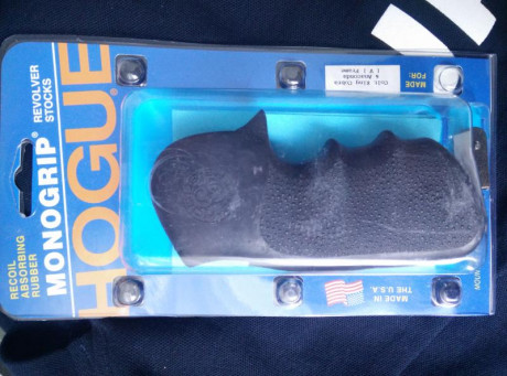 Vendo Colt King Cobra 357Mag. de 6 pulgadas
Guiada en F con municion 38spl.
Toda en acero inox, estriado 02