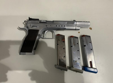 Pistola de ocasión
Marca TANFOGLIO
Modelo P19S
Calibre 9mm PARABELLUM
Cañón de 13 cm
Incluye freno de 02