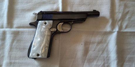 Buenas tardes compañeros.
Un compañero de mi club pone a la venta esta Star Mod. IN 9 mm Corto
abandona 01