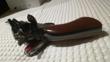 Se vende revólver Uberti Colt Cattleman de 7.5 pulgadas en calibre 44-40.

El arma se encuentra depositada 02
