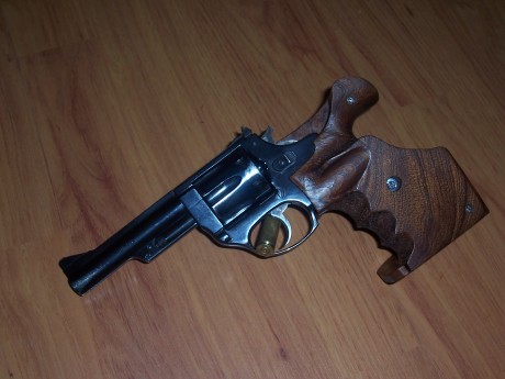 Hola,he abierto este hilo para que todos aquellos que tengais armas Españolas,podais lucirlas aqui con 01