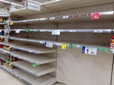 Hoy no vino  el camion a Lidl local:

Yogures naturales desnatados desaparecidos

No hay banana

Kiwi 52