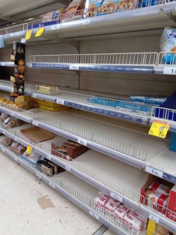 Hoy no vino  el camion a Lidl local:

Yogures naturales desnatados desaparecidos

No hay banana

Kiwi 50