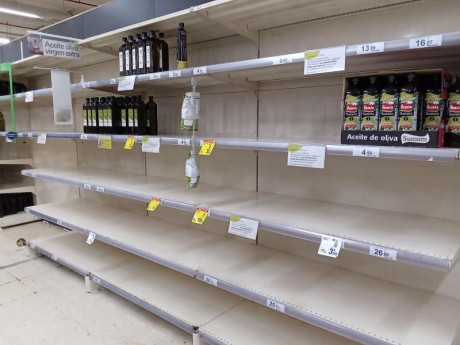 Hoy no vino  el camion a Lidl local:

Yogures naturales desnatados desaparecidos

No hay banana

Kiwi 62