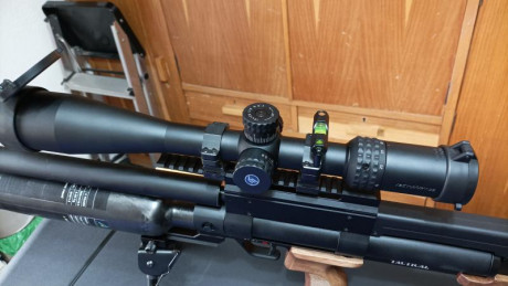 Vendo visor vector óptics de 10-40x50  retícula punto dog  tuvo de 30 retícula super fina está nuevo a 12