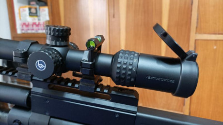 Vendo visor vector óptics de 10-40x50  retícula punto dog  tuvo de 30 retícula super fina está nuevo a 21