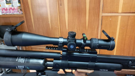 Vendo visor vector óptics de 10-40x50  retícula punto dog  tuvo de 30 retícula super fina está nuevo a 20