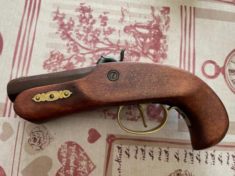 Pongo a la venta dos pistolas de percusión modelo Derringer Philadelphia.  

Una de ellas es un kit ARDESA 10