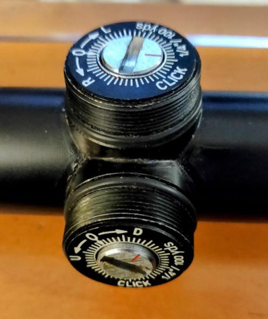 Alguien me diría de que fabricante y quemodelo es este visor ??? No tiene más datos que lo que se ve. 01