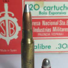 Hola, mi suegra ha encontrado munición vieja de un rifle de un familiar que falleció hace años que tenía 110