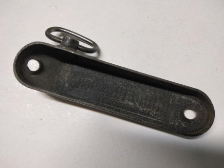 Hola, vendo una cantonera metalica para la culata de madera del subfusil UZI 
La cantonera esta usada 02