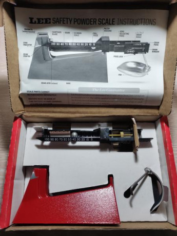 Buenas tardes 
Se vende bascula Lee sin estrenar 35€ más gastos de envío ,si es en Madrid se puede entregar 20