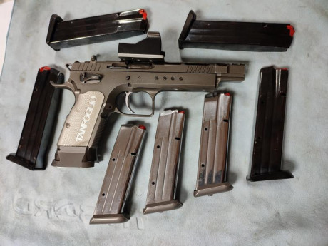 Pongo a la venta este arma que es de lo mejorcito que a pasado por mis manos de Open. Se trata de una 02