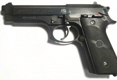 Se vende Taurus modelo PT-92, con cuatro cargadores.
Estado impecable. Se puede ver y probar en La Coruña.
300 00