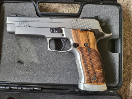 En perfecto estado, muy pocos disparos
SigSauer X-Five P226 S 
Precio: 1100€
Portes aparte
Interesados 01