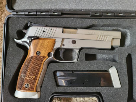 En perfecto estado, muy pocos disparos
SigSauer X-Five P226 S 
Precio: 1100€
Portes aparte
Interesados 00