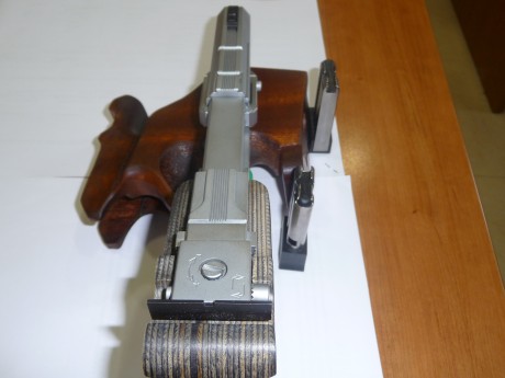 Un amigo vende su Benelli MP95 E con dos empuñaduras una anatomica y otra semianatomica ambidiestra y 00