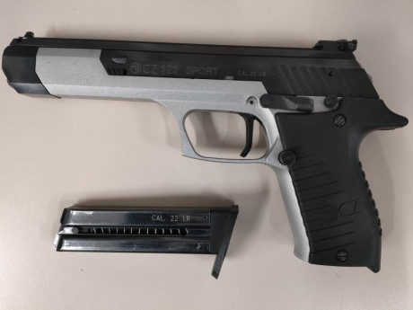 Buenos días, una compañera me ha dicho que le ponga en venta una pistola CZ 122 calibre 22LR. La compró 02