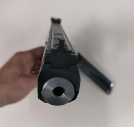 Buenos días, una compañera me ha dicho que le ponga en venta una pistola CZ 122 calibre 22LR. La compró 11