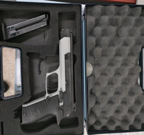 Buenos días, una compañera me ha dicho que le ponga en venta una pistola CZ 122 calibre 22LR. La compró 00