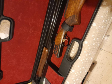 Flamante Laurona 92 Trap.Con 75 de cañon y cinco chockes.La escopeta está como nueva,muy ajustada.Vendo 01