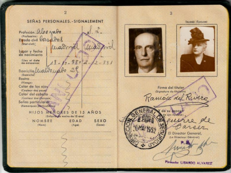  EN RECUERDO Y HOMENAJE A LOS QUE YA NO ESTÁN. 

Si pones en  GOOGLE   PASAPORTES EN LA MEMORIA  da igual 72