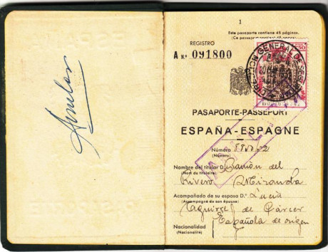  EN RECUERDO Y HOMENAJE A LOS QUE YA NO ESTÁN. 

Si pones en  GOOGLE    PASAPORTES EN LA MEMORIA   da 71