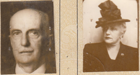  EN RECUERDO Y HOMENAJE A LOS QUE YA NO ESTÁN. 

Si pones en  GOOGLE    PASAPORTES EN LA MEMORIA   da 82