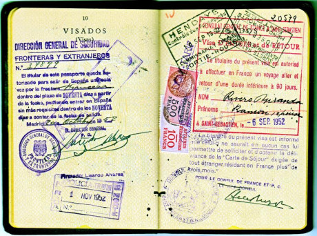  EN RECUERDO Y HOMENAJE A LOS QUE YA NO ESTÁN. 

Si pones en  GOOGLE   PASAPORTES EN LA MEMORIA  da igual 81