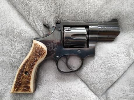 Buenas tardes, por falta de uso vendo un bonito y original revolver Llama de 2", calibre 22LR. Tiene 01