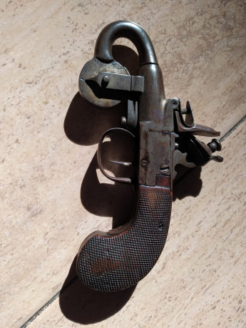 Se vende probador de pólvora muy antiguo del siglo 18.
Incluye rueda para medición del potencial que tenia 01