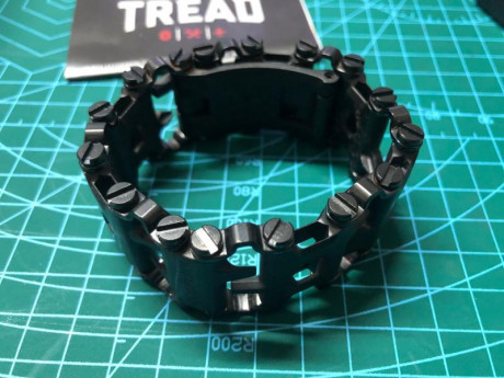 Vendo Leatherman Tread, la pulsera multiherramienta, está prácticamente nueva. versión en negro.
Para 01