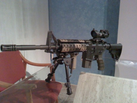 hola a tod@s
hace muy poco que tengo el colt M4 del 22lr y le tengo puesto un visor tasco 6x24x50 va muy 20
