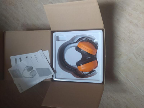 Se venden protectores auditivos electrónicos por 25€ Están nuevos sin usar 00