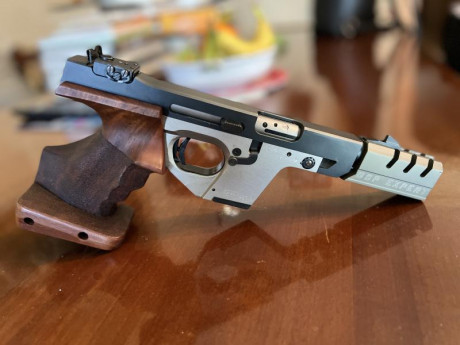 Vendo Walther GSP Expert calibre 22 LR + maletín y accesorios,2 cargadores, referente del tiro de competición 21