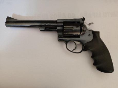 Pongo a la venta el revolver de un compañero, es un ruger security 6 calibre 357 magnum con cachas hogue 02