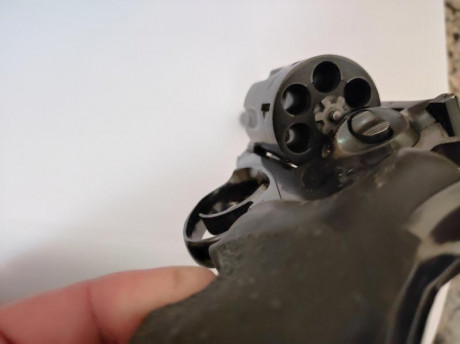 Pongo a la venta el revolver de un compañero, es un ruger security 6 calibre 357 magnum con cachas hogue 00