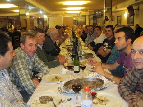   LOS ALMUERZOS DE CAZA MENOR NO CUENTAN  

Los veteranos ya sabéis como funciona esto, pero por si acaso 52