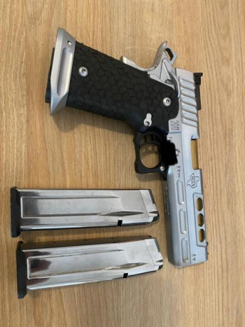 Se vende STI DVC del 40sw en perfectas condiciones ,prácticamente nueva con 3 cargadores originales .Se 02