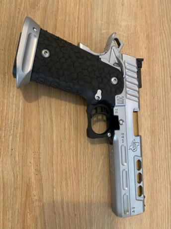 Se vende STI DVC del 40sw en perfectas condiciones ,prácticamente nueva con 3 cargadores originales .Se 01