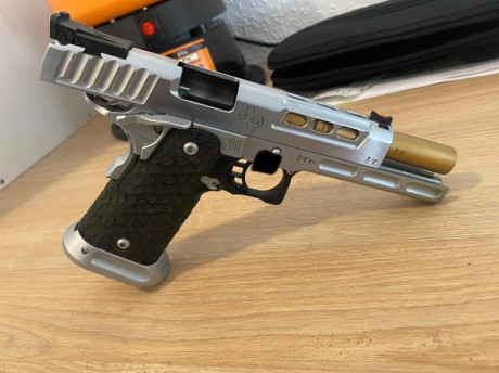 Se vende STI DVC del 40sw en perfectas condiciones ,prácticamente nueva con 3 cargadores originales .Se 00