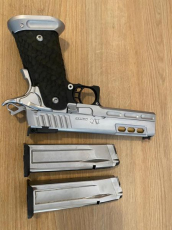 Se vende STI DVC del 40sw en perfectas condiciones ,prácticamente nueva con 3 cargadores originales .Se 12