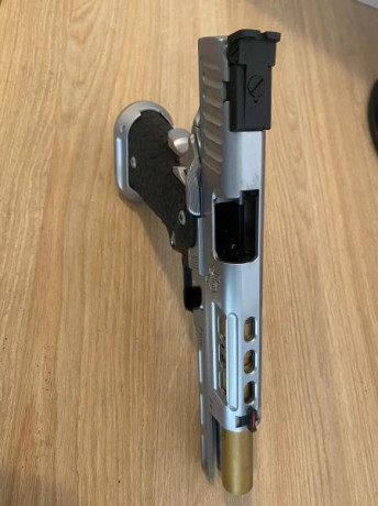 Se vende STI DVC del 40sw en perfectas condiciones ,prácticamente nueva con 3 cargadores originales .Se 11