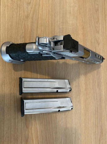 Se vende STI DVC del 40sw en perfectas condiciones ,prácticamente nueva con 3 cargadores originales .Se 10