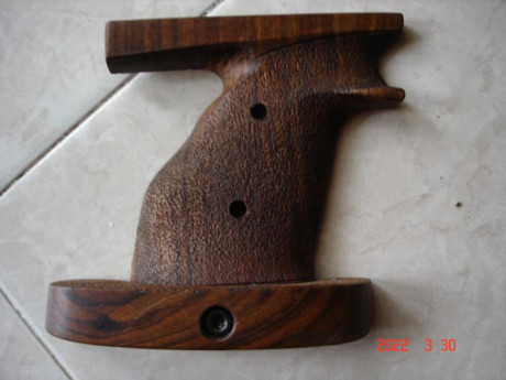 VENDIDAS.VENDO JUEGO DE CACHAS ANATOMICAS BBVO.PARA SMITH WESSON MODELO  41. CALIBRE  22 LR
EN PERFECTO 02