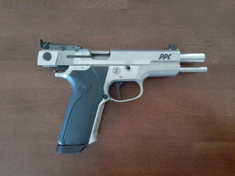 Vendo pistola S&W modelo 5906 PPC calibre 9mm pb de 5 pulgadas. Maletín original, dos cargadores, 01