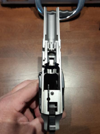 Vendo pistola S&W modelo 5906 PPC calibre 9mm pb de 5 pulgadas. Maletín original, dos cargadores, 11