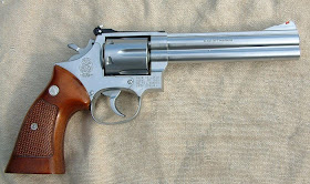 Vendo mi revólver Smith and Wesson 357 Magnum. Modelo 686 de 6 pulgadas, puede disparar 358 especial y 01