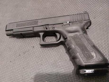 Hola , 

vendo glock 34 con miras de Sevigny de competición y 2 cargadores 

Tel - 655592842 ( whatsup 01