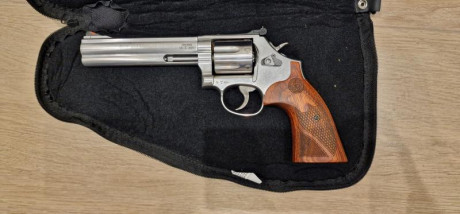 Se vende este precioso S&W 686 Plus Deluxe en estado impoluto. Tiene 400 tiros y lo vendo por no tener 01